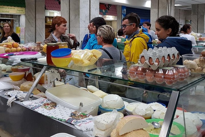 Zagreb Walking Food Tour – Sightseeing – Dolac market visit