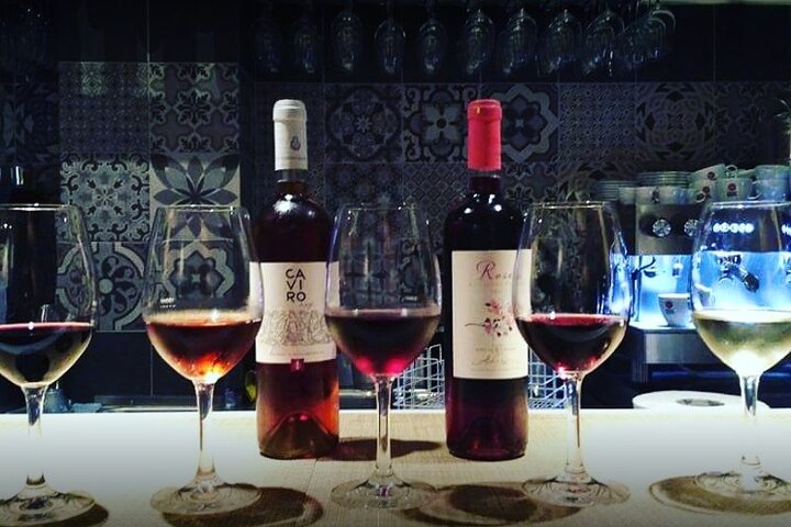 Guided walking tour & wine tasting in Mykonos town