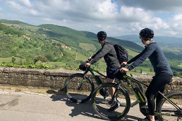 Downhill Bike Tour: Tuscan Hills and Typical Lunch