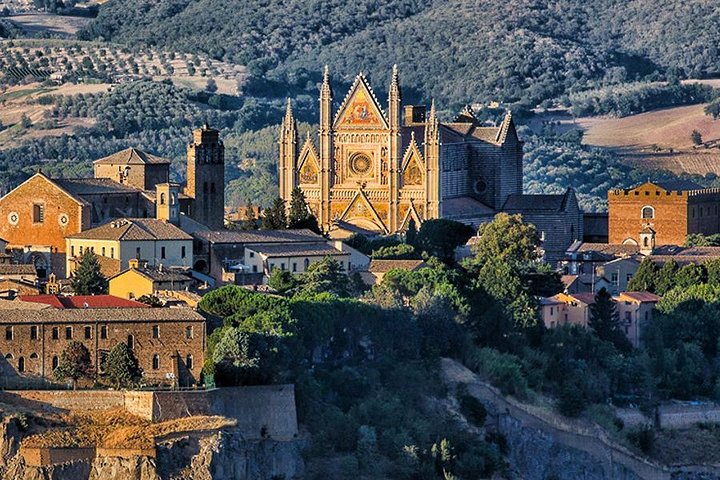 Montepulciano Wine Tasting and Orvieto Private Day Tour from Rome