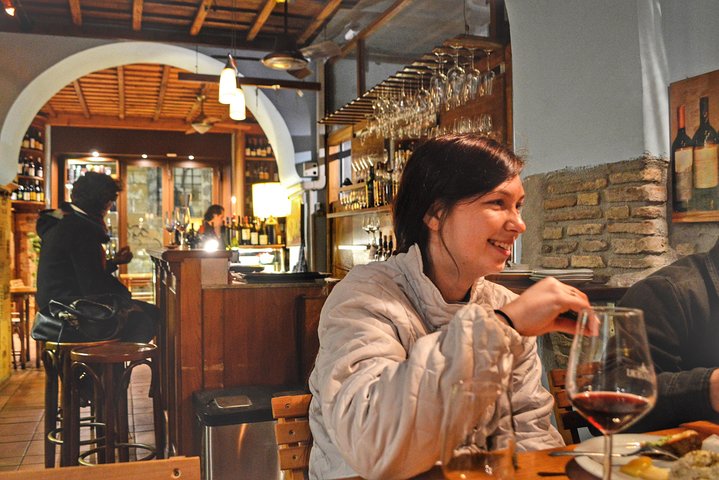 Wine Tasting, Food & Sightseeing Tour in Rome with local guide