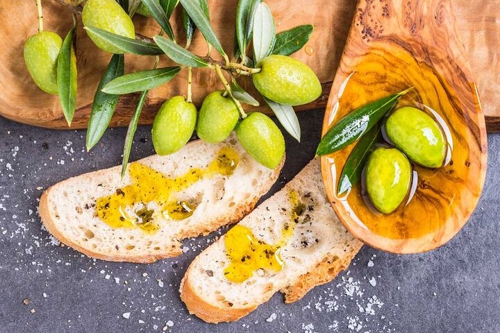 Deluxe Experience: Mozzarella, Oil and Wine Tasting on the Amalfi Coast