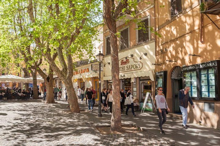 Frascati Wine Tour experience with Lunch in Small Group by Train from Rome