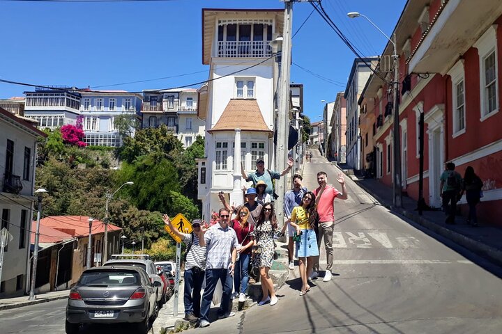 Full day Valparaiso private tour and Wine tasting