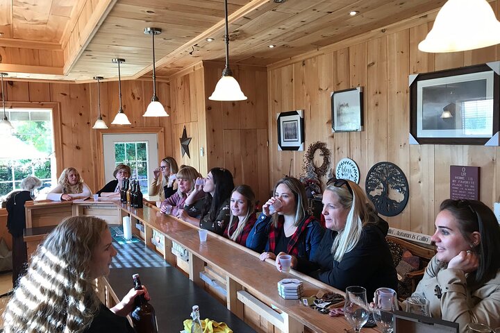 Privat: Brauerei, Weingut und Cider &#038; Spirit Tastings Tour im Südwesten von Ontario