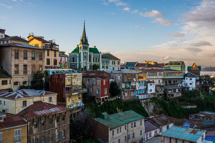 Full Day Tour Valparaiso – Vina del Mar and Casablanca Valley from Santiago