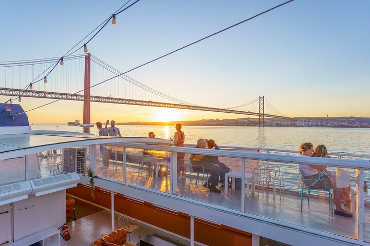 Sunset Cruise mit Wein und Snacks