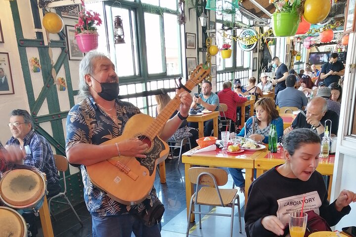 Authentic Chilean lunch, organic wine and Valparaiso