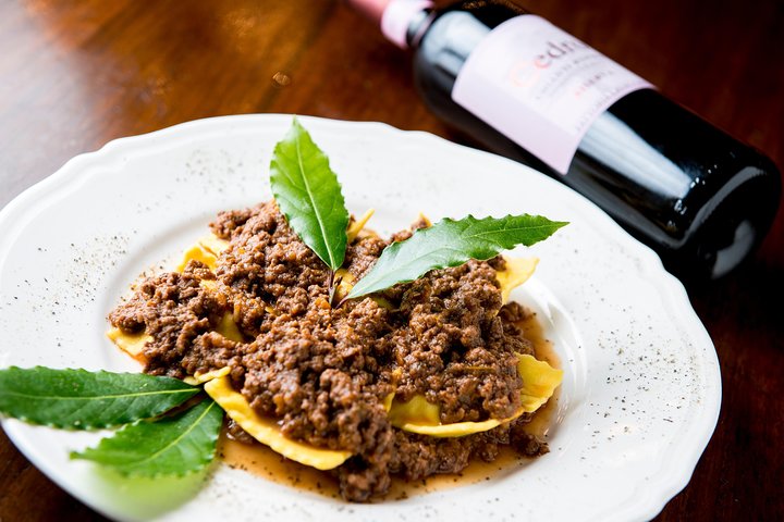Organic Wine and Gourmet experience in Tuscany Chianti hills