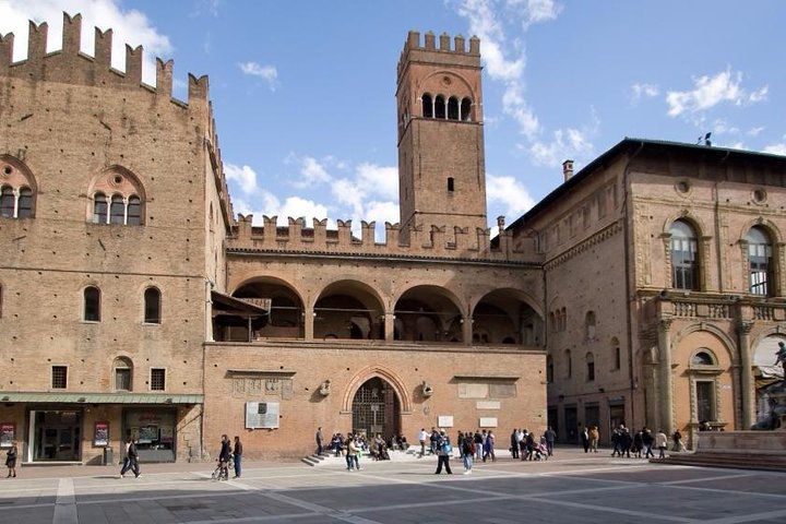 Bologna Half Day Private Walking Tour and Tastings