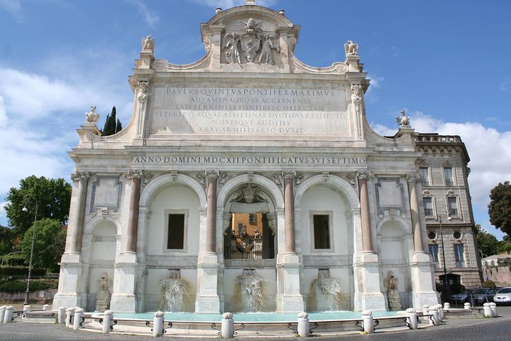 Gianicolo hill to Trastevere: Italy’s Independence trail with final drink